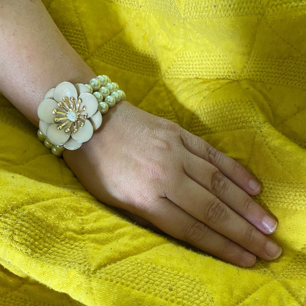 Floral bracelet 🖤 - Picture 3 of 4